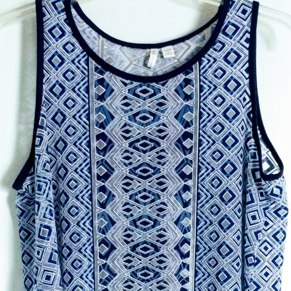 Sleeveless Blue Geometric Design High-Low Tank